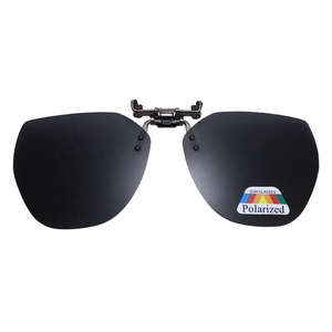 <span class=keywords><strong>Clip</strong></span>-<span class=keywords><strong>on</strong></span> Polarizzate per Occhiali <span class=keywords><strong>da</strong></span> Vista, Occhiali <span class=keywords><strong>da</strong></span> <span class=keywords><strong>Sole</strong></span> Senza Montatura Ribaltabili, Protezione UV, Montatura in Metallo per Occhiali <span class=keywords><strong>da</strong></span> Vista - Product Image 2