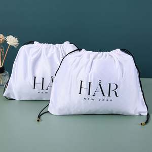 Pochette de rangement en satin de soie blanc personnalisée avec cordon de serrage pour extensions de cheveux humains et perruques, pour un usage cadeau, avec logo de marque - Product Image 2