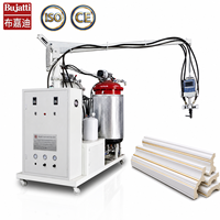 Machine à mousse polyuréthane bi-composant basse pression pour plinthes et corniches