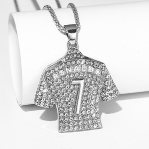 Collier pendentif personnalisé en gros, tendance 2026, style hip-hop et football, avec strass, numéros 7 et 10, pour hommes, bijoux inaltérables, pour le marché UE et US - Product Image 3