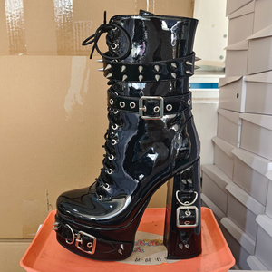 Bottines à talons épais et plateforme haute pour femme, grande taille 47, avec boucles métalliques, ajustement large, rivets vernis - Product Image 6