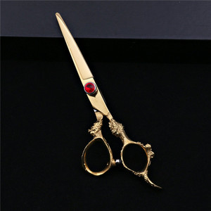 Tijeras de peluquería Inoue Kazunari doradas de 6.0 pulgadas, tijeras de entresacar con mango de piedra preciosa roja, para uso en salones de belleza, para diestros - Product Image 1