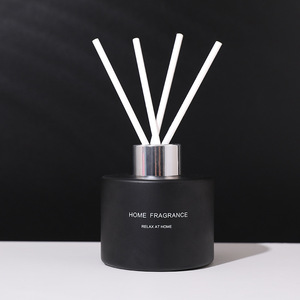 Kleurrijke 120ml rietdiffuser set, minimalistische ronde fles, huisgeur aroma <span class=keywords><strong>diffuser</strong></span> met witte stokjes, diverse kleuren - Product Image 5
