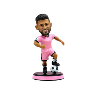 Figurine de footballeur en résine personnalisée, cadeau pour les fans, figurine de footballeur sur mesure, souvenir, ornement - Product Image 1