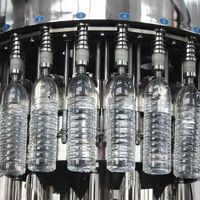 Machine d'emballage monobloc 8-8-3 pour rinçage, remplissage et bouchage de sachets et bouteilles d'eau potable pure