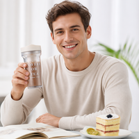 Bouteille d'eau en plastique portable à double couche avec couvercle poussoir créatif, infuseur à thé et café froid à boire directement