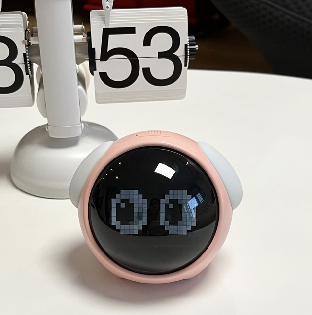 Hot Sale RTS Cute Emotion Alarm Clock Sunrise Study Led Rechargeable Alarm Clock Mini Bedside Table Alarm Clock for Kid