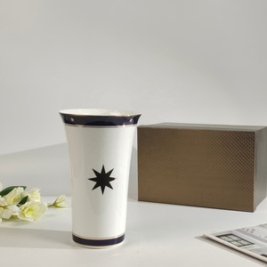 Vase de table en céramique contemporaine de luxe - Vase écologique pour arrangement floral pour la décoration de la maison - Product Image 6