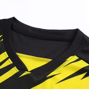 เสื้อฟุตบอลสีเหลืองคุณภาพสูงแบบซับลิเมชั่นโพลีเอสเตอร์สั่งทำชื่อและหมายเลขสำหรับทีม - Product Image 3