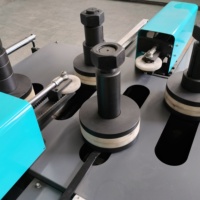 Máquina dobladora automática de forma de S de perfil de arco de aluminio de 4 ejes utilizada para tiras de vidrio de espejo de luz LED