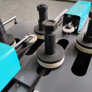 Máquina dobladora automática de forma de S de perfil de arco de aluminio de 4 ejes utilizada para tiras de vidrio de espejo de luz LED - Product Image 5