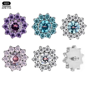 Boucles d'oreilles à clous en titane avec cristaux sertis de 6,8 mm pour piercing au cartilage - Product Image 5