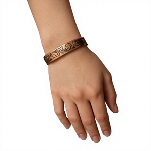 Bracelet en cuivre à motif floral étoilé de qualité supérieure, manchette ouverte, bijou en métal tendance au design exquis - Product Image 1