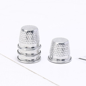 Kit de Costura em Metal de Alumínio para Uso Doméstico, Dedal Protetor para Costura à Mão, Ferramenta de Costura com Agulha e Conjunto de Dedais - Product Image 1