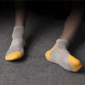 Chaussettes de sport basses pour hommes en coton respirant avec amorti et ventilation pour la course à pied - Product Image 6