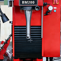 Machines à alésage verticales de blocs-cylindres de moteur BM200, machine de réparation de blocs-cylindres et de culasses de moteur