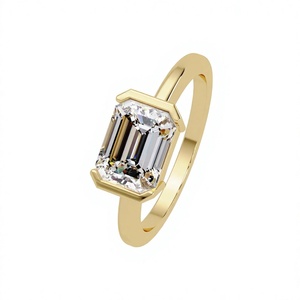 Anillo de compromiso de lujo con diamante cultivado en laboratorio de corte esmeralda de 2.00 CT, engaste medio bisel orientado de este a oeste, en oro amarillo de 14K, para bodas y fiestas - Product Image 4
