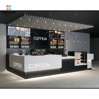 Kiosque de café de luxe pour centre commercial, comptoir élégant en MDF et acier inoxydable, design intérieur complet sur mesure, respectueux de l'environnement