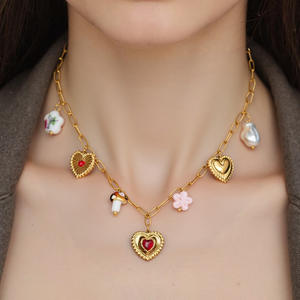 Venta directa Precio razonable Lindo Estilo irregular Luz Lujo Cuadrado Marca Corazón Ala Arco Seta Colgante Collar - Product Image 3