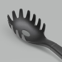 Professionele zwarte nylon ecovriendelijke soeplepel met lange steel, ergonomisch ontwerp, voor spaghetti, pasta, salade, tomaten.