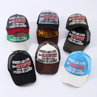 Casquette en maille avec lettrage 3D en relief, style campagnard, bicolore, avec visière en mousse et citation amusante, idéale pour les fêtes décontractées et les voyages en voiture