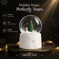 Personalisierte Weihnachts-Schneekugel mit Wasserkristallen Individuelles Feiertagsgeschenk OEM ODM Schreibtischdekoration