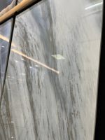 Carrelage en porcelaine antidérapant effet marbre blanc et noir avec lignes dorées, aspect pierre de luxe, 600x1200mm, pour sol et mur