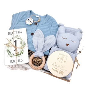 Nouveau-né bébé garçon fille bouton bébé combinaisons infantile 100% coton barboteuse ensemble boîte-cadeau nouveau-né en bois jalon bébé <span class=keywords><strong>naissance</strong></span> cadeau - Product Image 1