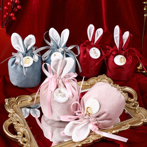 ถุงขนมกำมะหยี่ลายแมกพายหูกระต่าย ผ้ากำมะหยี่กลม ของชำร่วยงานแต่งงาน - Product Image 1