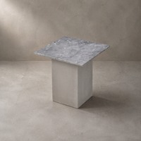 Table d'appoint contemporaine en marbre artificiel gris clair avec base en ciment, pour hôtel, villa, personnalisable
