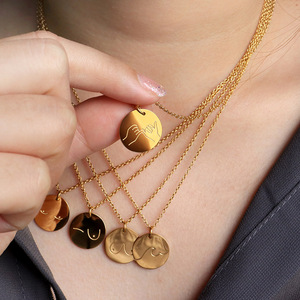 Bijouterie tendance plaquée or 18 carats Collier en acier inoxydable pour amoureux de la plage Collier de surfeur Disque océanique Collier de vague dorée délicate pour femmes - Product Image 6