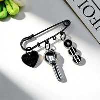 KPOP JUNGKOOK TAEHYUNG SUGA Persönlichkeits-Blechbroschen JIN RM J-HOPE JIMIN Modische Taschen- und Kleidungsdekoration Anstecknadeln Accessoires Geschenk