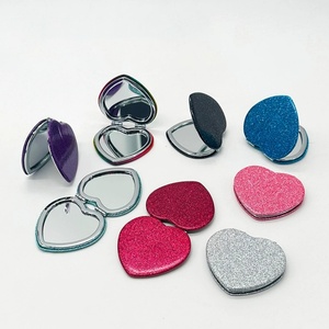 Espejo de Maquillaje Portátil de Mano, Mini Espejo de Bolsillo Plegable de Doble Cara con Forma de Corazón Plateado - Product Image 5