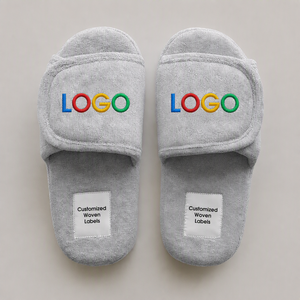 <span class=keywords><strong>Pantofole</strong></span> da Interno Unisex <span class=keywords><strong>con</strong></span> Punta Aperta, Logo Ricamato Personalizzato, Suola Silenziosa, in Spugna <span class=keywords><strong>con</strong></span> Chiusura a <span class=keywords><strong>Velcro</strong></span> e Memory Foam - Product Image 1