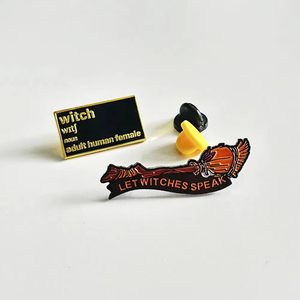 Hersteller von Modeaccessoires, individuelles schwarzes Nickel-Emaille-Abzeichen mit Katzen-Hexenhut-Motiv und Logo - Product Image 5