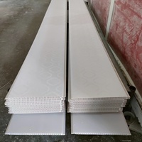 Panneau de plafond en PVC imperméable et ignifuge à motif de nuages porte-bonheur blancs laminés