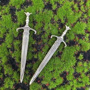 Spilla per capelli a forma di spada medievale, in lega di zinco placcata argento antico, stile gotico da guerriero, per donne, cosplay, regalo quotidiano - Product Image 2