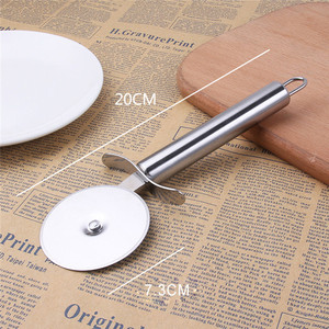 Ascia da taglio per <span class=keywords><strong>Pizza</strong></span> fatta a mano taglierina per artigianato da cucina Peel 3 pezzi Set coltello da <span class=keywords><strong>disegno</strong></span> con rullo in plastica a doppia lama a dondolo - Product Image 2