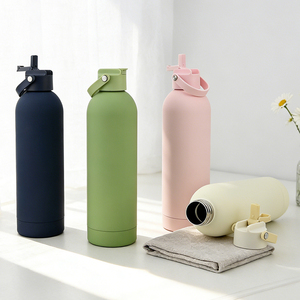 แก้วน้ำเก็บความร้อนสุญญากาศสแตนเลสสตีลทันสมัยพร้อมโลโก้สั่งทำพิเศษ ขนาด 750 มล. แบบสัมผัสนุ่มนวล เหมาะสำหรับเล่นกีฬา ออกกำลังกาย และพกพาเดินทาง - Product Image 1