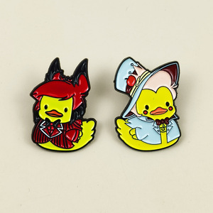 Spilla a forma di Paperino dei cartoni animati, accessori creativi per abbigliamento e zaini, disponibile all'ingrosso - Product Image 1