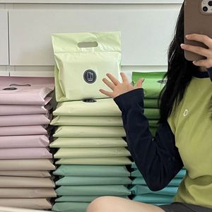ถุงพลาสติกย่อยสลายได้ทางชีวภาพสำหรับเสื้อผ้า ขายส่ง พร้อมโลโก้สั่งทำ สำหรับการขนส่งและบรรจุภัณฑ์ทางไปรษณีย์ MOQ ต่ำ บรรจุภัณฑ์พลาสติก - Product Image 1