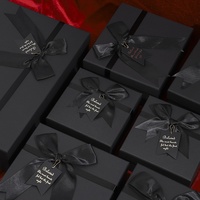 Boîtes cadeaux rectangulaires grandes en papier kraft noir, blanc et rouge avec couvercle et base, construction en papier rigide, modèle Zx5 pour cadeaux et artisanat
