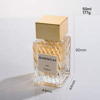 Flacons de parfum en verre rectangulaires rechargeables à vis avec bouchon God Cap, pulvérisateur à pompe sérigraphié, volume 50 ml, emballage personnalisé