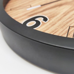 Orologio <span class=keywords><strong>da</strong></span> <span class=keywords><strong>parete</strong></span> in <span class=keywords><strong>metallo</strong></span> in alluminio con design moderno rotondo di creatività decorativa <span class=keywords><strong>da</strong></span> 12 pollici - Product Image 5