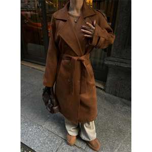 Abrigo de Gamuza Misela Color Tabaco, Manga Larga, Tejido, Elegante y Suave para Mujer - Product Image 3