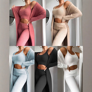 Nuevo Conjunto de Tres Piezas para Mujer, Chaleco Corto de Felpa con Cuello en V, Sexy y Moderno - Product Image 2