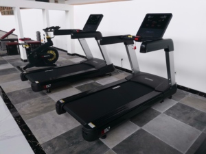 Tapis roulant commercial U02 Premium MBH 3HP avec écran miroir en option, affichage TFT LED - Product Image 2