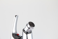 Mélangeur de bidet à eau chaude et froide à poignée unique monté sur le pont en laiton simple Offre Spéciale
