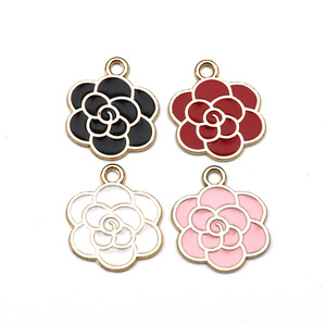 Breloques florales en alliage de zinc, pendentifs en émail noir, rouge, blanc, rose, accessoires de bijoux DIY pour porte-clés, cadeaux pour téléphone portable, unisexe - Product Image 1