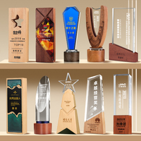 Trophées en cristal personnalisés et plaques de récompense en bois massif Trophées et médailles de reconnaissance des employés exceptionnels